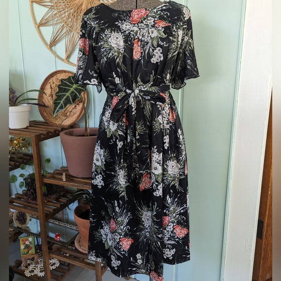 80s Vintage Floral Dress - Picture 2 of 9